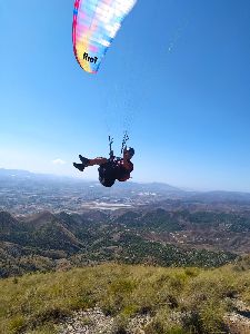 La concentracin nacional de parapente congrega a treinta pilotos en un gran da de vuelo en la Pearrubia