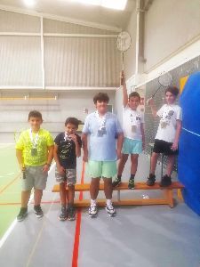 Finaliza la primera fase del campeonato de bdminton con la final femenina y la final sub-12, individual y por parejas