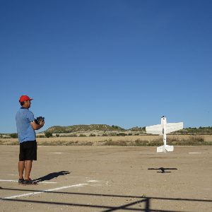 Una veintena de pilotos de Lorca, Helln, Cieza, Elche, Cehegn, Murcia y Alcantarilla en la concentracin de aeromodelismo