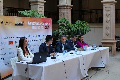 El alcalde anima a los j�venes empresarios a seguir trabajando juntos para consolidar los mejores datos de Econom�a