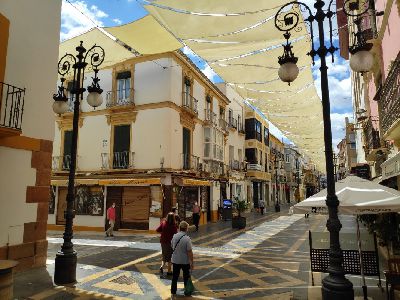 El Ayuntamiento realizar encuestas para conocer la opinin sobre los toldos de la Calle Corredera