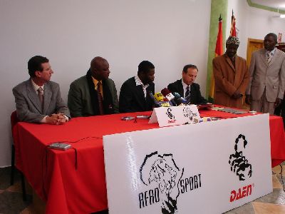 La empresa DAEN firma un acuerdo con Guinea Conakry para vestir a los equipos deportivos del pas africano