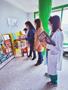 El Ayuntamiento aumenta los fondos de la extensin bibliotecaria de Pediatra del Rafael Mndez con un lote de 27 libros 