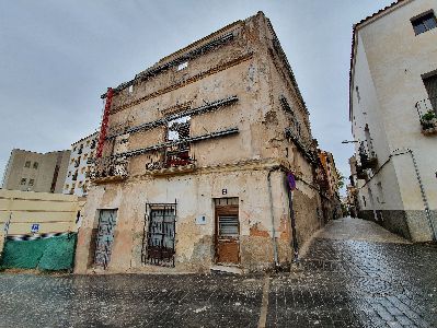 El Ayuntamiento proceder al saneamiento de varias fachadas y la limpieza de solares que asumirn los propietarios