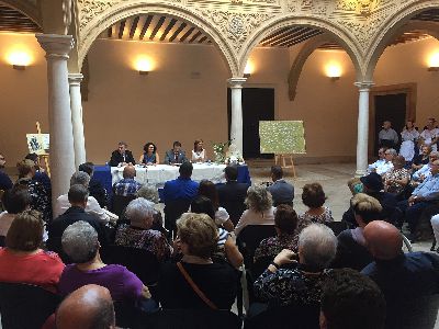 El Alcalde de Lorca presenta el libro ''Palabras que cruzan el mar. Historias breves de inmigrantes murcianos en Crdoba'', recopilado por el Centro Murciano de la ciudad argentina de Crdoba