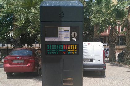 A partir del prximo lunes, aparcar en zona azul y San Vicente o viajar en autobs urbano volver a ser de pago