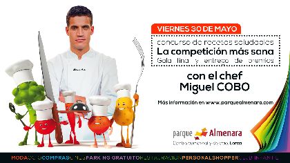 Miguel Cobo entrega los premios del primer concurso escolar de recetas saludables.