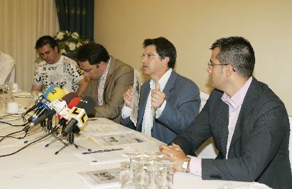El Alcalde de Lorca califica de ?torpe e injusta? la decisin del Ministro Solbes de recortar el dinero que el Gobierno Central destina a los Ayuntamientos
