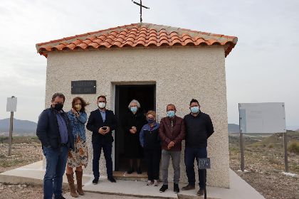 El alcalde de Lorca visita la subida a El Calvario de Coy y su capilla tras el final de los trabajos de adecuacin