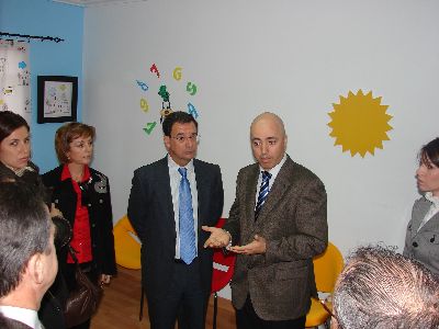 Lali Ibarra y el consejero de Poltica Social inauguran un Punto de Encuentro Familiar y Mediacin Intergeneracional