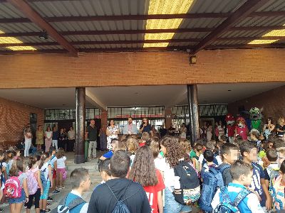 El curso se ha iniciado hoy en Lorca con aproximadamente 3.300 nios en infantil y 6.850 alumnos en primaria