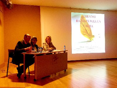 Presentado el libro de autoayuda ''Sobradas razones para el alma'' de la autora lorquina Marga Snchez Ortega en el Aula de Cultura de Cajamurcia