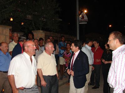 El alcalde de Lorca enciende 49 nuevos puntos de luz en la travesa de La Campana