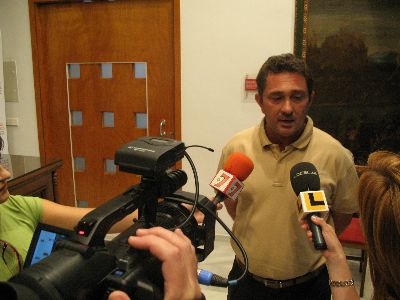 Meca anuncia que esta noche se iniciar el tratamiento contra el picudo rojo