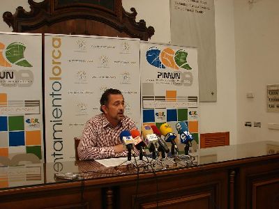 Comienza el reparto gratuito de productos para erradicar la mosca de la fruta