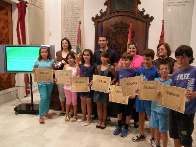El Ayuntamiento entrega los premios del concurso ''La historia de mi pueblo'', en el que han participado alumnos de 6 colegios lorquinos