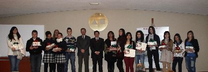 El Alcalde entrega los Premios ngeles Pascual a las jvenes promesas de la literatura local