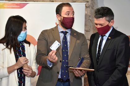 La concejala de Turismo presenta la gua turstica ''Ruta por la Judera de Lorca'' 