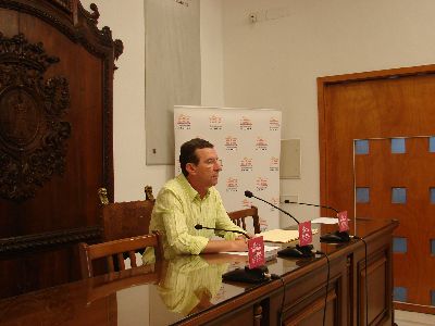 La Comunidad Autnoma y el Ayuntamiento de Lorca invertirn 100.000 euros en la ampliacin de los vestuarios del campo de ftbol de Los Toyos (La Hoya)