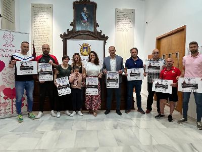 El Ayuntamiento organiza un partido de ftbol benfico para ayudar a la pequea lorquina Daniela Garca
