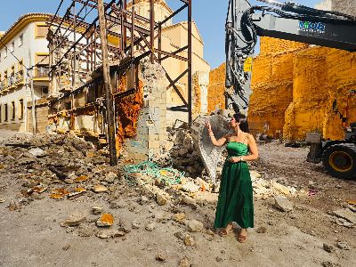 El Ayuntamiento de Lorca inicia el derribo de la fachada de calle Leon�s, el primer paso para eliminar los �ltimos vestigios de los terremotos y seguir recuperando el casco hist�rico
