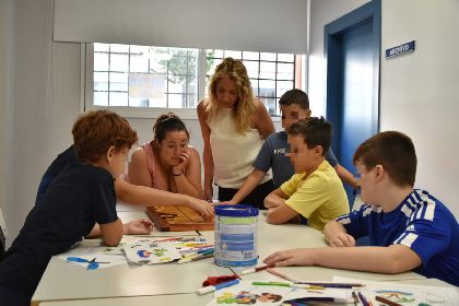 Cerca de medio centenar de nios y nias de Lorca participan en las ''Aulas Creativas de Verano'''