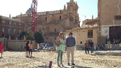 La Concejala de Desarrollo Local inicia los trabajos para habilitar una nueva zona de aparcamiento de 765 m2 en el casco histrico y una plaza pblica junto a la Torre Rojano