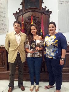 El Alcalde recibe a la artista lorquina Vernica Lozano, ganadora de la ltima edicin del concurso televisivo de cancin espaola ''A tu vera''