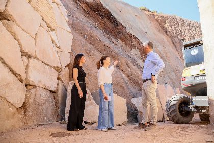 El Ayuntamiento de Lorca avanza con las obras de estabilizaci�n del talud de Cruz de Sola en San Crist�bal