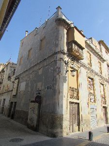 El Ayuntamiento realiza durante los meses estivales labores para impulsar el saneamiento y adecentamiento de edificaciones en el Casco Histrico de la ciudad