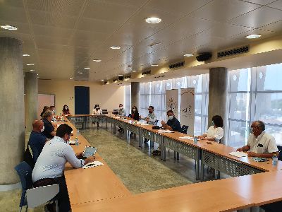 El alcalde preside la Mesa Local de Empleo y marca como prioridad recuperar los niveles de empleo previos al coronavirus