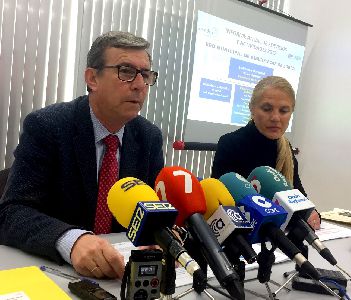 El saln de actos del IES Ramn Arcas Meca acoger maana el encuentro de 300 alumnos de secundaria con la escritora Pilar Pascual