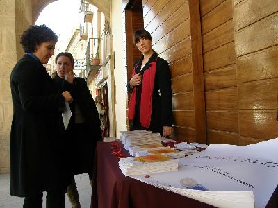 El Ayuntamiento de Lorca repartir 3.000 folletos informativos, 2.500 lazos rojos, 2.000 pegatinas, 1.500 preservativos y 500 carteles para prevenir el SIDA