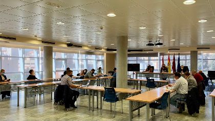 El alcalde preside la Mesa Local de Empleo, marcada por la incidencia de la pandemia en el mercado laboral del municipio