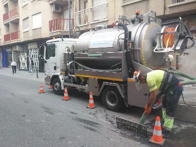 Aguas de Lorca intensifica la limpieza de imbornales y redes de pluviales ante la previsin de lluvias