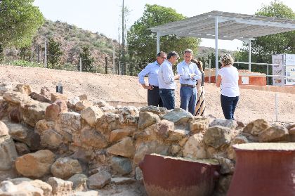 El alcalde de Lorca recorre el Parque de Los Cipreses das antes de la conmemoracin de las Jornadas Europeas de la Arqueologa