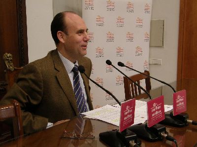 El Ayuntamiento de Lorca realizar una inversin de 280.000 euros para beneficiar a 3.000 familias lorquinas con el Bono Libro Municipal