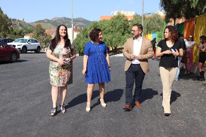 El Ayuntamiento de Lorca inicia los trabajos de reasfaltado del acceso y el aparcamiento del Colegio San Cristbal