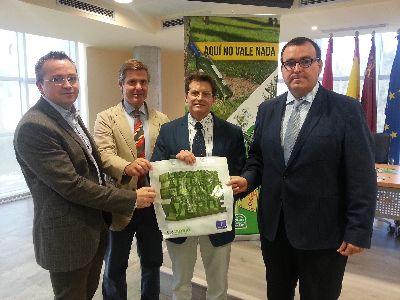El Ayuntamiento y Ecovidrio emprenden una iniciativa de reciclaje solidario cuyos beneficios sern destinados a la Mesa Solidaria