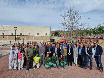 El alcalde de Lorca visita el renovado Parque de San Antonio con cantina, parque infantil y fuente