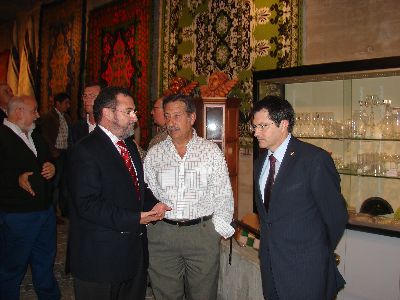 Jdar y Lorenzo inauguran una muestra de obras de 35 artesanos lorquinos