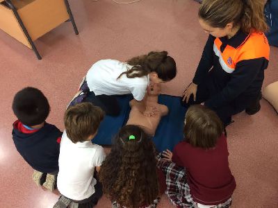 La Concejala de Emergencias ofrece a ms de 500 alumnos de 6 colegios y escuelas deportivas del municipio charlas sobre primeros auxilios y reanimacin cardiopulmonar bsica