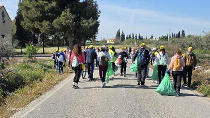 El Ayuntamiento de Lorca refuerza la concienciaci�n ambiental con una nueva actividad de recogida de residuos por parte de los alumnos del colegio Torrecilla
