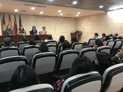 La Concejala de Desarrollo Local inicia una batera de 10 cursos para formar a 106 jvenes desempleados en cerrajera, atencin sanitaria, hostelera, ocio y bordados