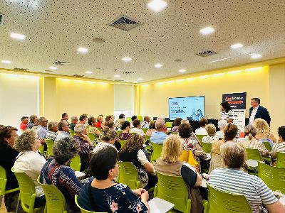 M�s de un centenar de mayores de Lorca aprenden competencias digitales y nuevas tecnolog�as de la mano de la Fundaci�n Integra 