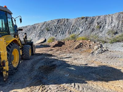 La Concejala de Medio Ambiente retira 96 toneladas de escombros en las inmediaciones de la A-7 junto al INEM