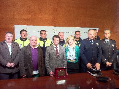 Los vecinos de San Fernando agradecen al Alcalde que estableciera un dispositivo permanente de seguridad por parte de la Polica Local