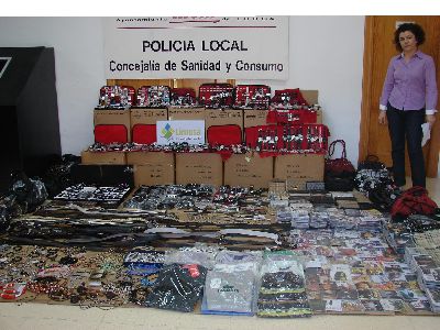 La Polica Local de Lorca destruye 1.795 artculos ilegales por valor de 32.604 euros, incautados con la colaboracin de la Concejala de Sanidad y Consumo del Ayuntamiento