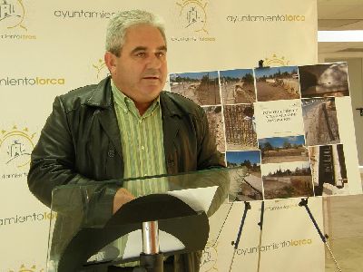 Invierten ms de 24.000 euros en la construccin de un muro de contencin en Sutullena que haba sufrido graves daos por una avera en la red de suministro de agua