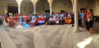 El Palacio de Guevara acoge la recepcin oficial de 100 participantes procedentes de Indonesia, Paraguay, Colombia y Lorca que participan en el XXVII Festival Internacional de Folclore Virgen de las Huertas